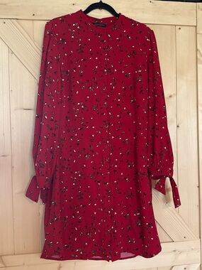 Banana Republic Red Floral Long-Sleeve Tie-Cuff Dress